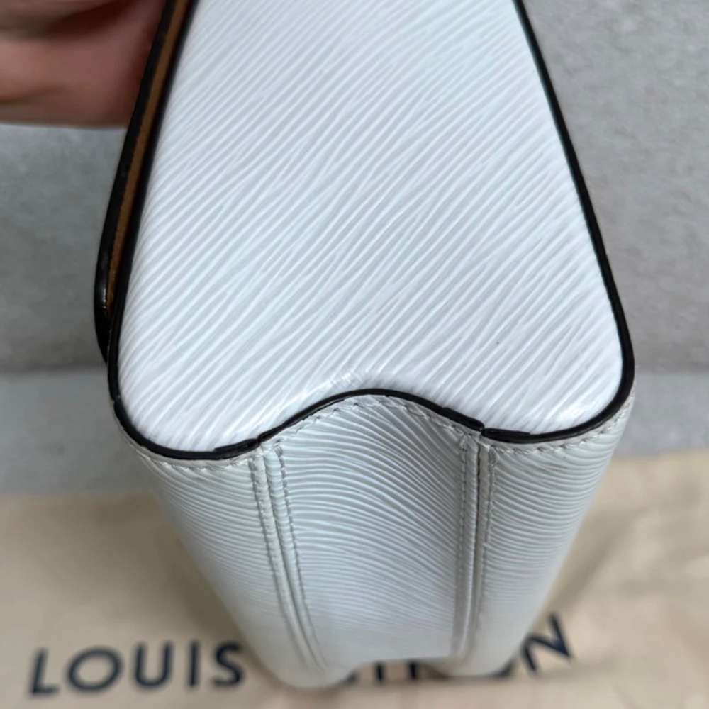 Authentic Louis Vuitton Twist MM - Picture 10 of 16